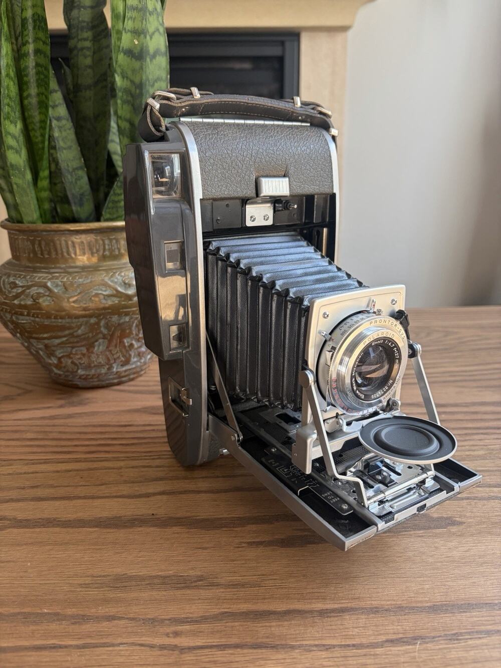 Vintage 1950s Polaroid Land Camera Model 110A Prontor-SVS Leaf Shutter